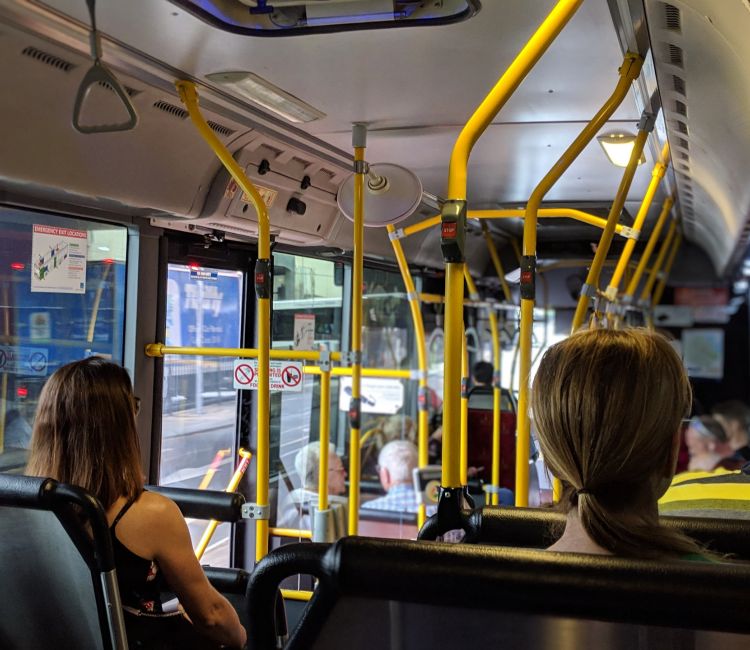 Transport à Saint-Mathieu Intérieur d'un bus en voyage