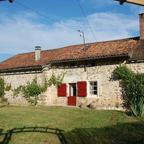 Extérieur du gîte privé le Petit Peyrouteau
