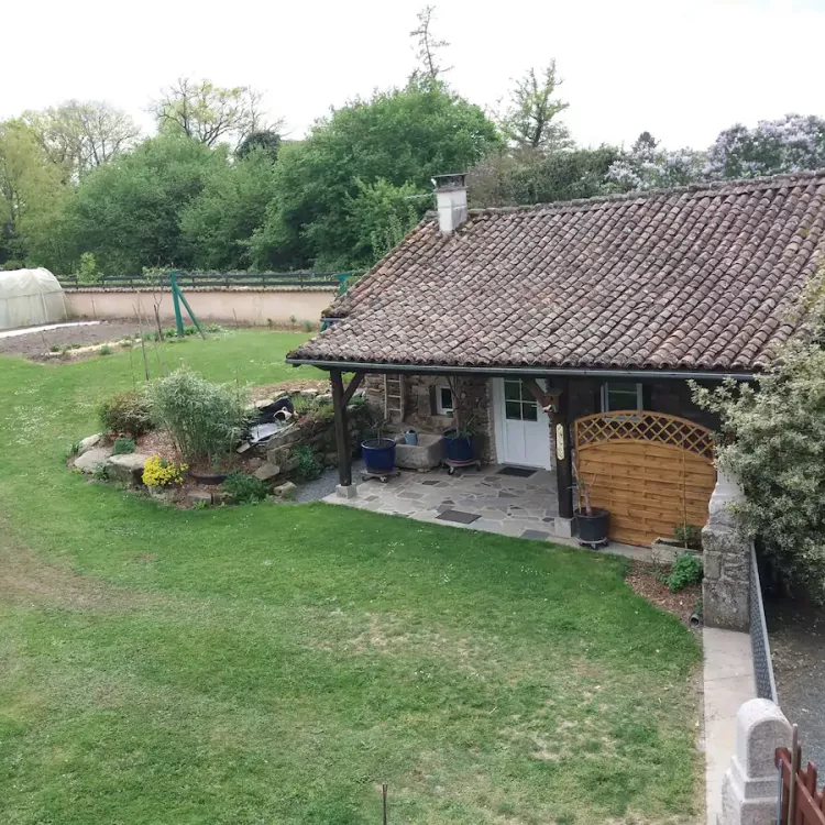 Extérieur du gîte privé de la Babie