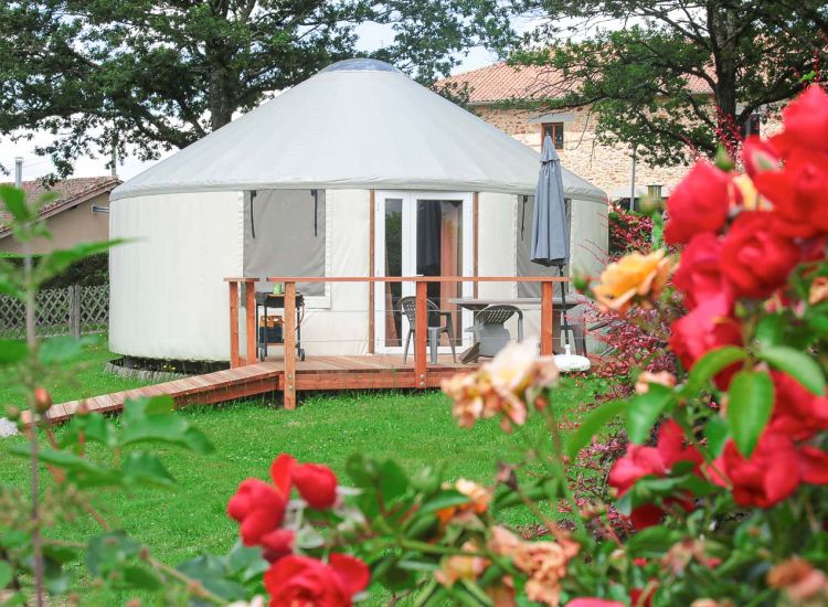 Yourte dans le camping de Saint-Mathieu