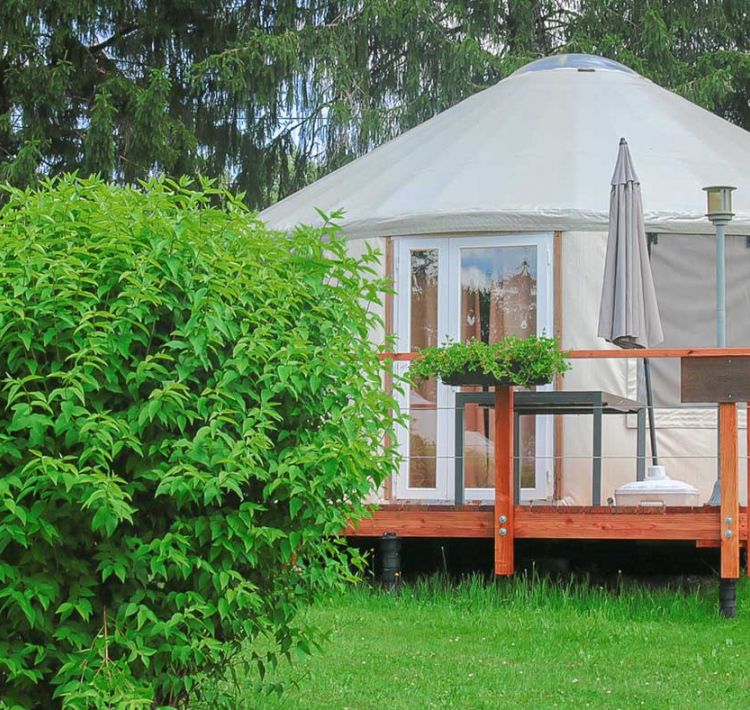 Yourte dans le camping de Saint-Mathieu