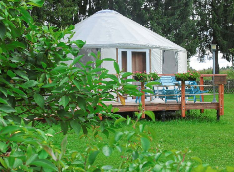 Yourte dans le camping de Saint-Mathieu