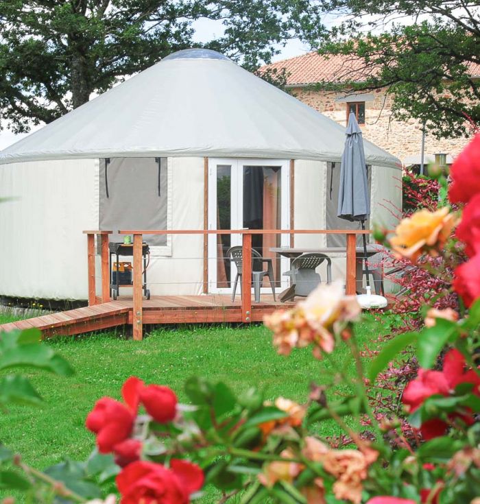 Yourte dans le camping de Saint-Mathieu